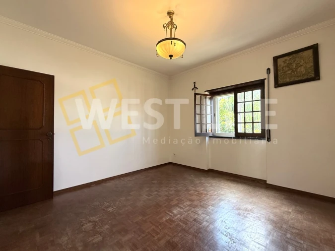 Moradia T5 para Venda em Igreja Nova e Cheleiros Foto 28