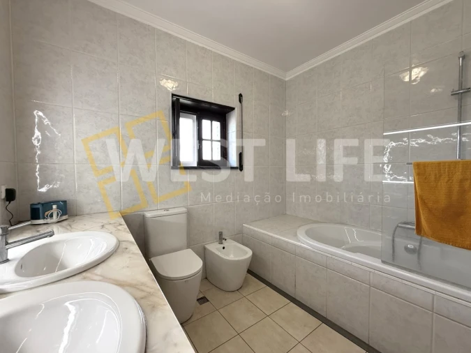 Moradia T5 para Venda em Igreja Nova e Cheleiros Foto 30