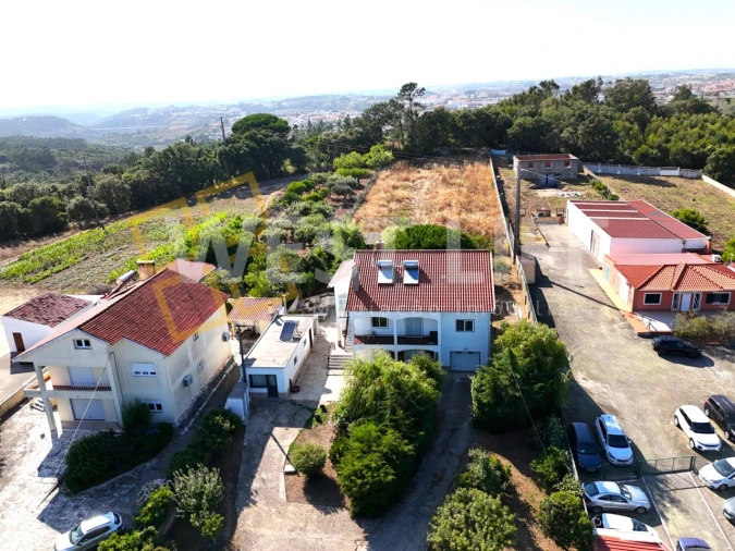 Moradia T5 para Venda em Igreja Nova e Cheleiros