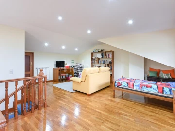 Moradia T4 para Venda em Mafamude e Vilar do Paraíso