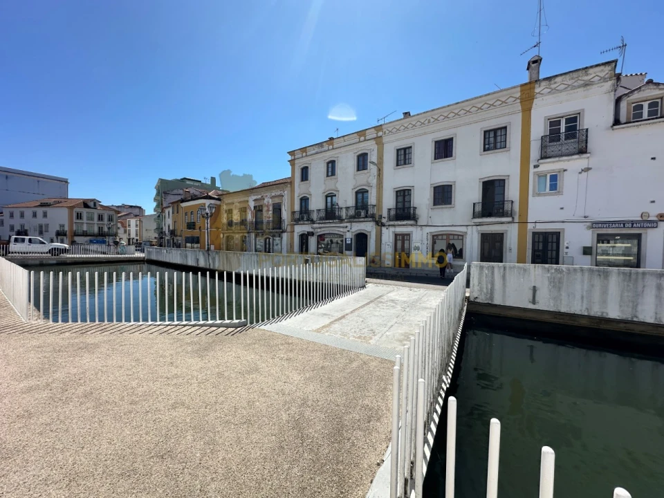 Moradia T8 para Venda em São João Baptista e Santa Maria dos Olivais Foto 2