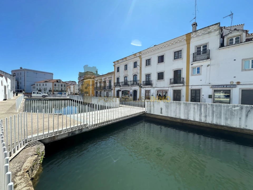 Moradia T8 para Venda em São João Baptista e Santa Maria dos Olivais Foto 1