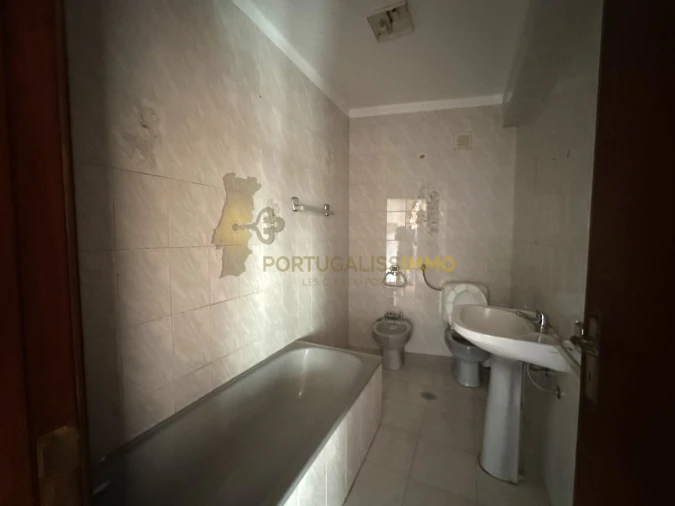 Moradia T8 para Venda em São João Baptista e Santa Maria dos Olivais Foto 12