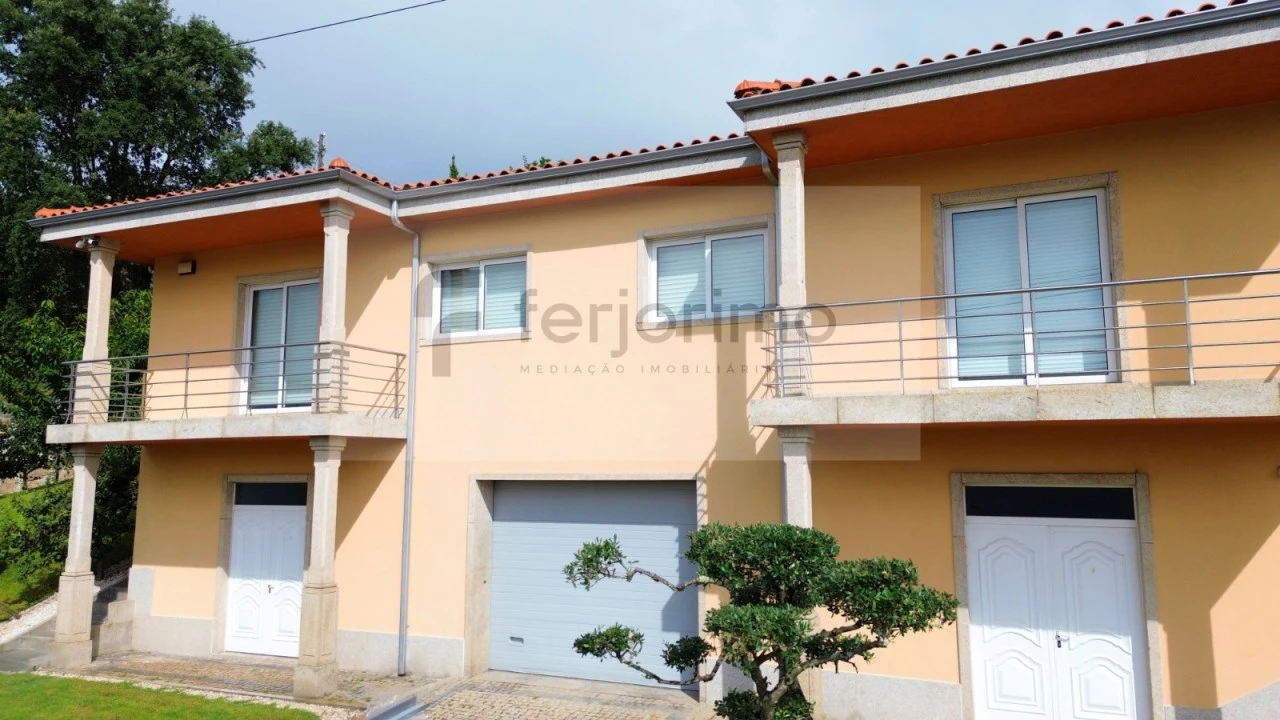 Moradia T4 para Venda em Serzedo e Calvos Foto 3