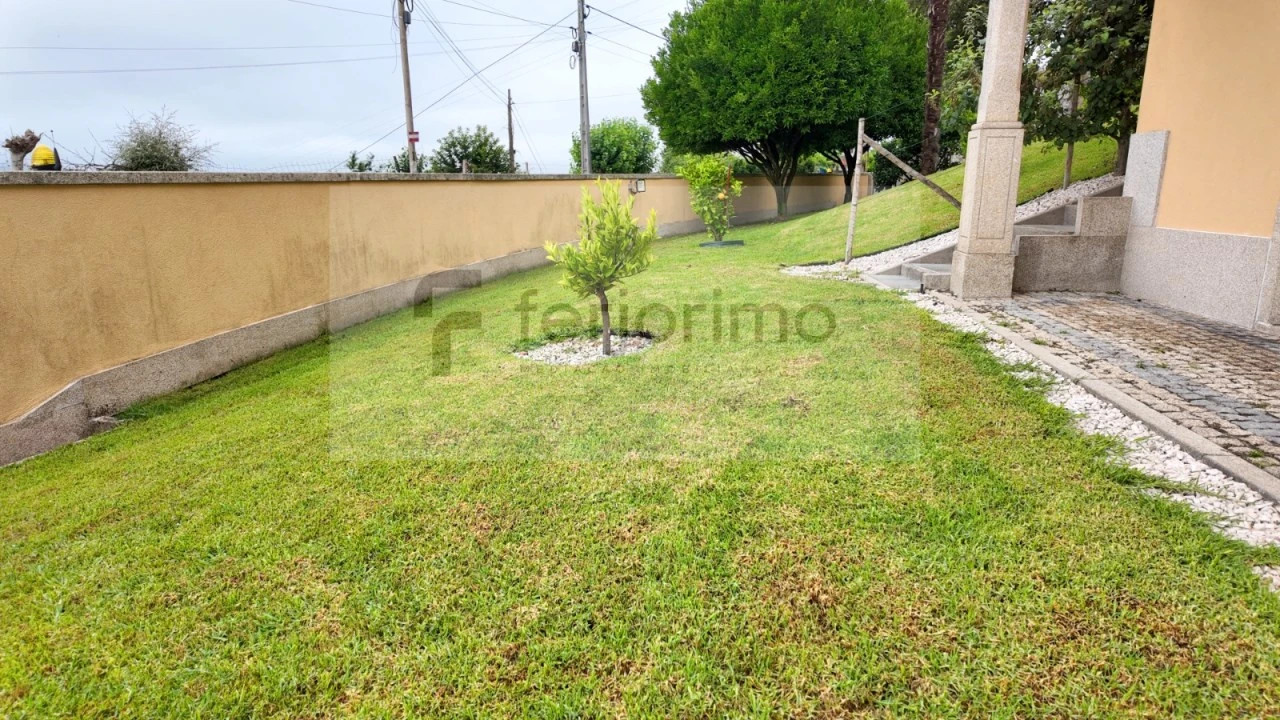Moradia T4 para Venda em Serzedo e Calvos Foto 5
