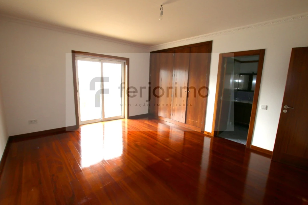 Moradia T4 para Venda em Serzedo e Calvos Foto 22