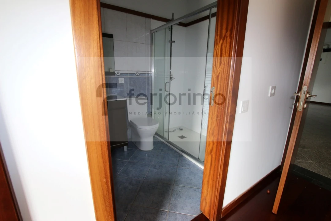 Moradia T4 para Venda em Serzedo e Calvos Foto 31