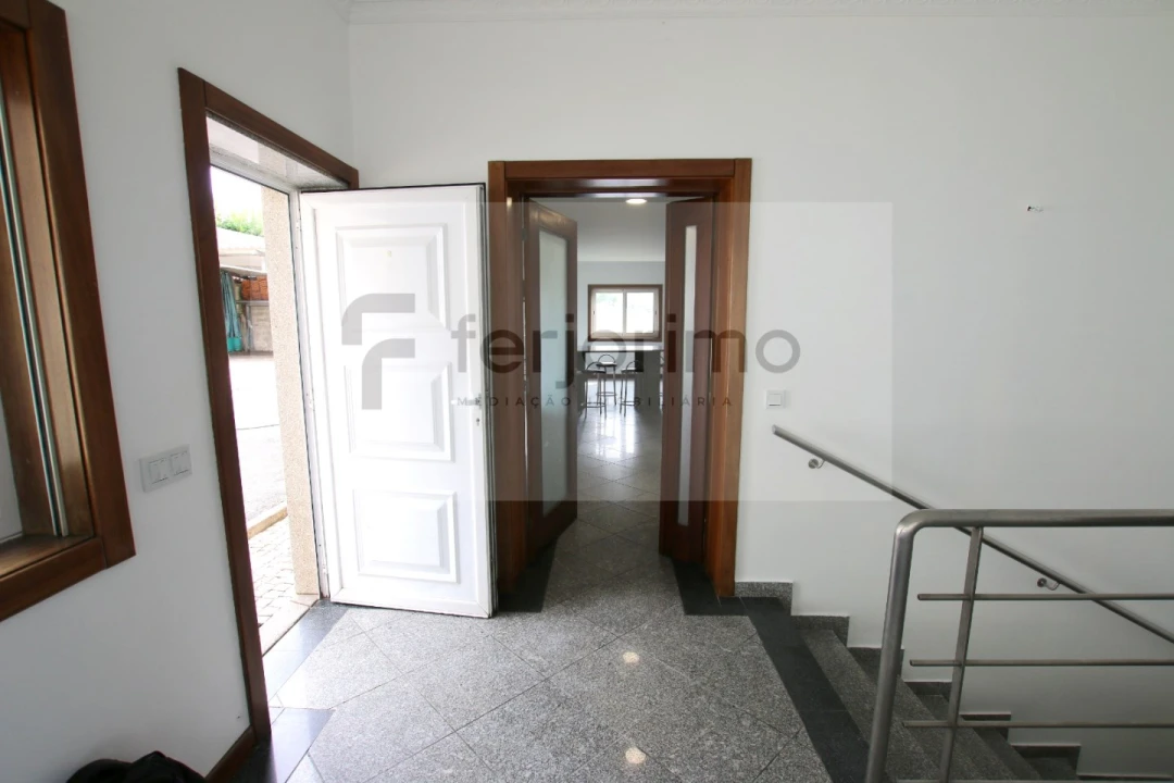 Moradia T4 para Venda em Serzedo e Calvos Foto 32