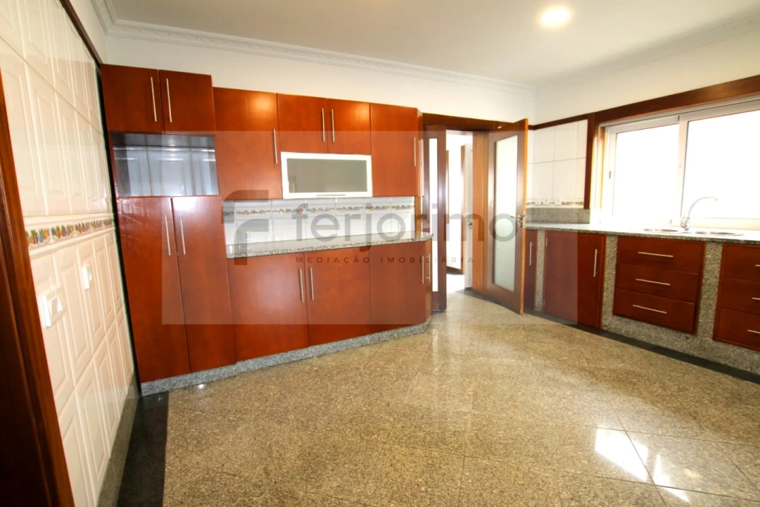 Moradia T4 para Venda em Serzedo e Calvos Foto 12