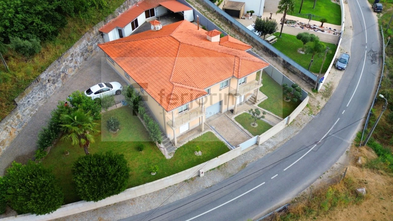 Moradia T4 para Venda em Serzedo e Calvos Foto 53