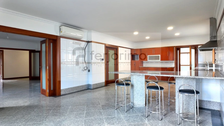 Moradia T4 para Venda em Serzedo e Calvos Foto 10