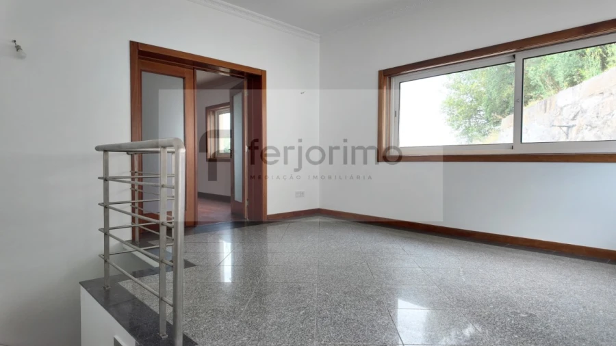 Moradia T4 para Venda em Serzedo e Calvos Foto 36