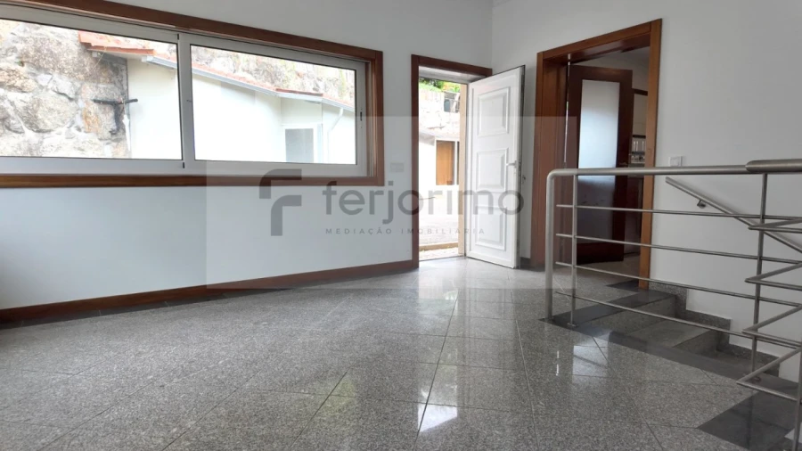 Moradia T4 para Venda em Serzedo e Calvos Foto 30