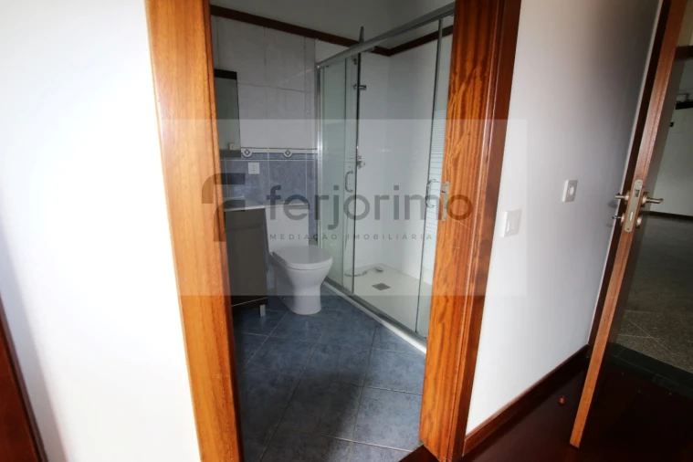Moradia T4 para Venda em Serzedo e Calvos Foto 31