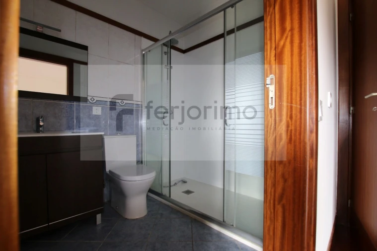 Moradia T4 para Venda em Serzedo e Calvos Foto 23