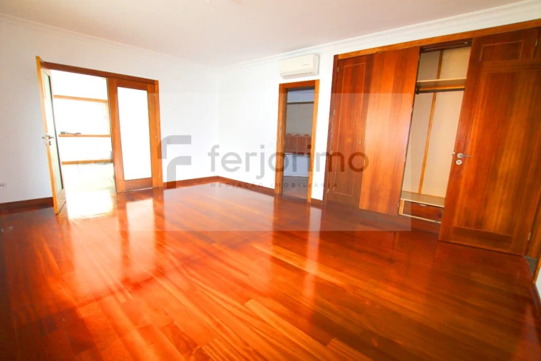 Moradia T4 para Venda em Serzedo e Calvos Foto 18