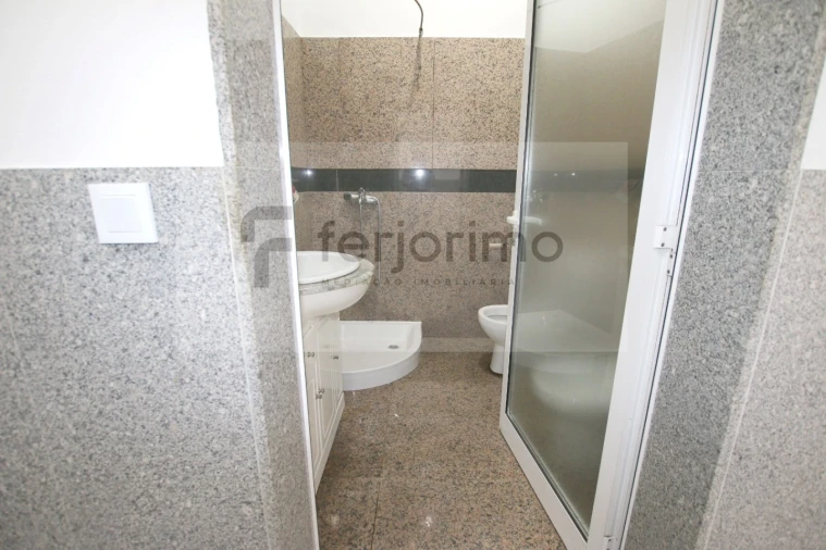 Moradia T4 para Venda em Serzedo e Calvos Foto 38