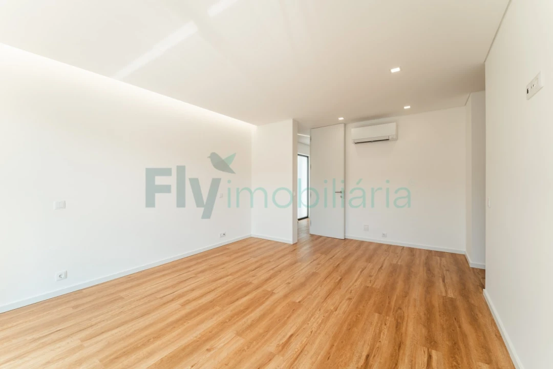 Moradia T4 para Venda em Canidelo Foto 28