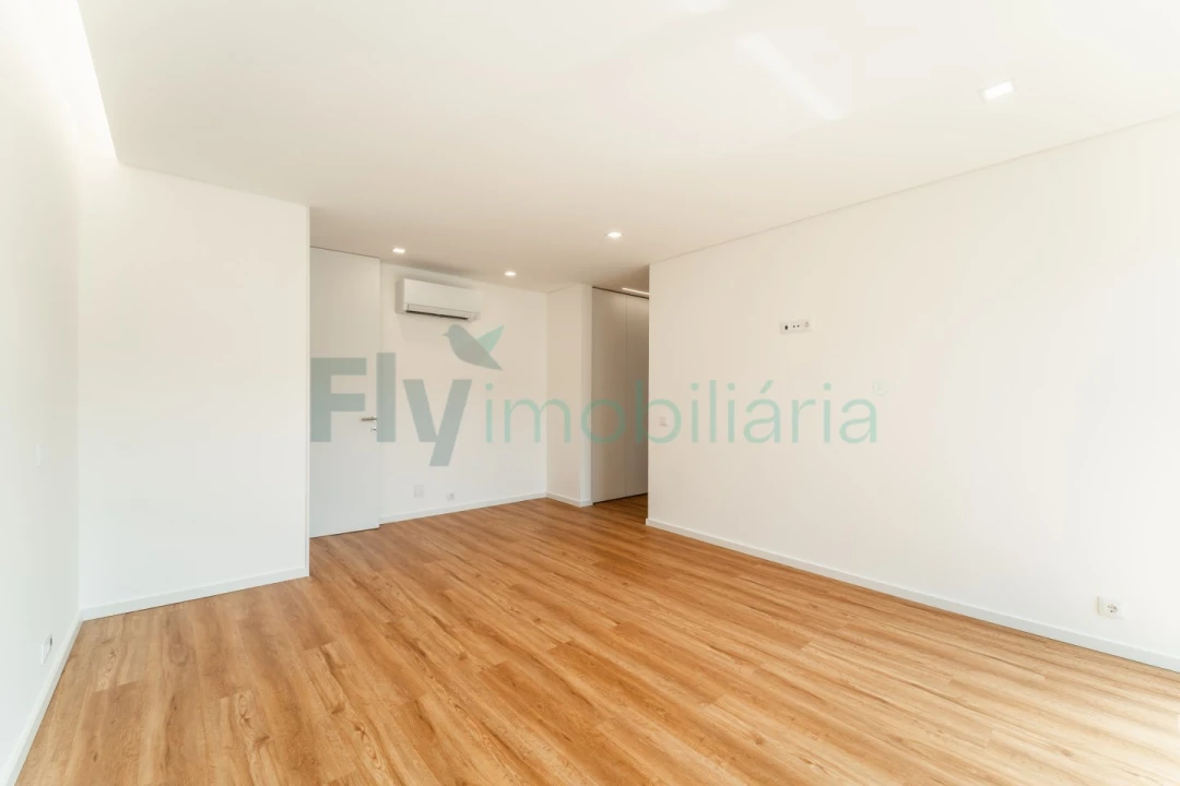 Moradia T4 para Venda em Canidelo Foto 30