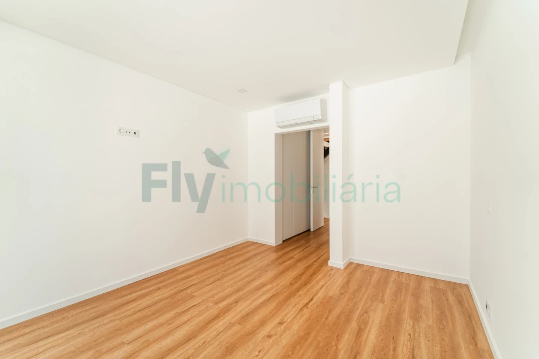 Moradia T4 para Venda em Canidelo Foto 42