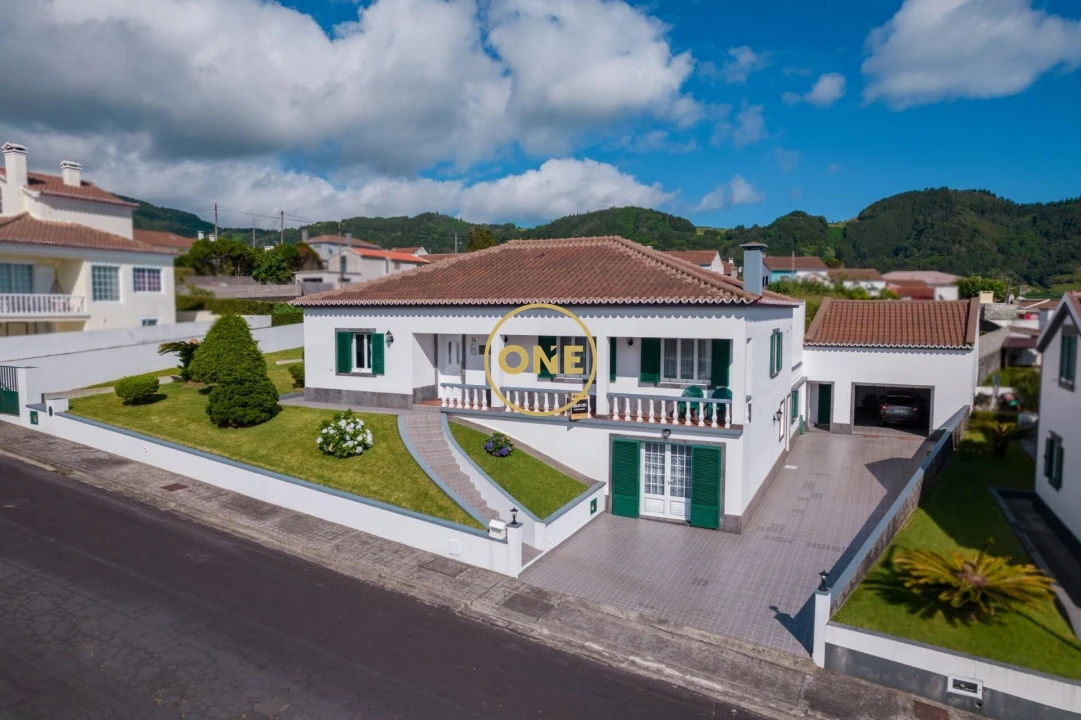 Moradia T3 para Venda em Povoação Foto 1