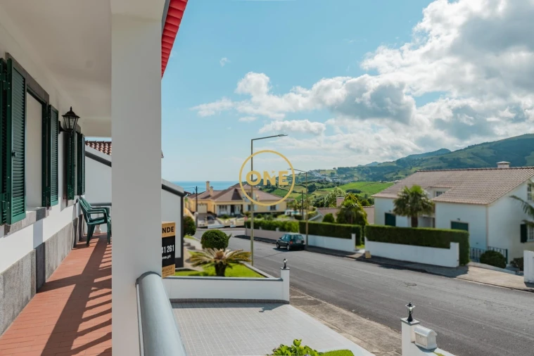 Moradia T3 para Venda em Povoação Foto 3