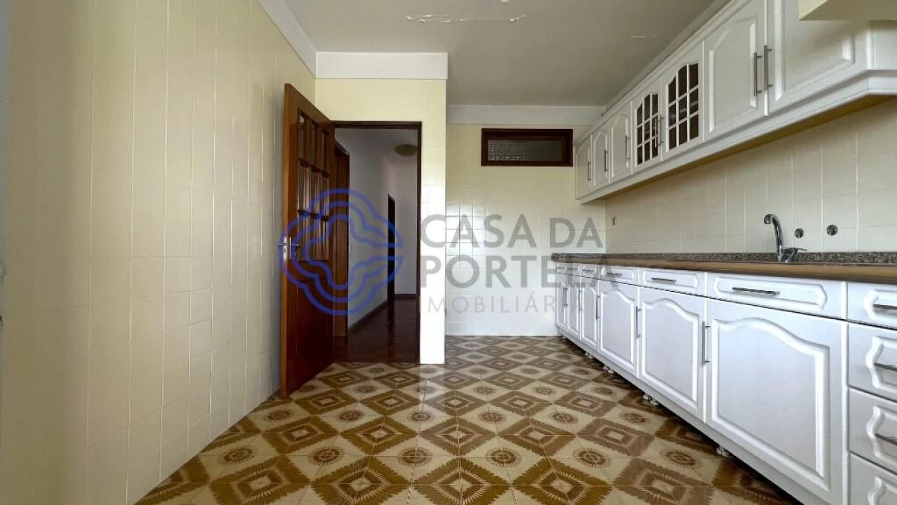 Moradia T2 para Venda em Oliveira do Douro Foto 9