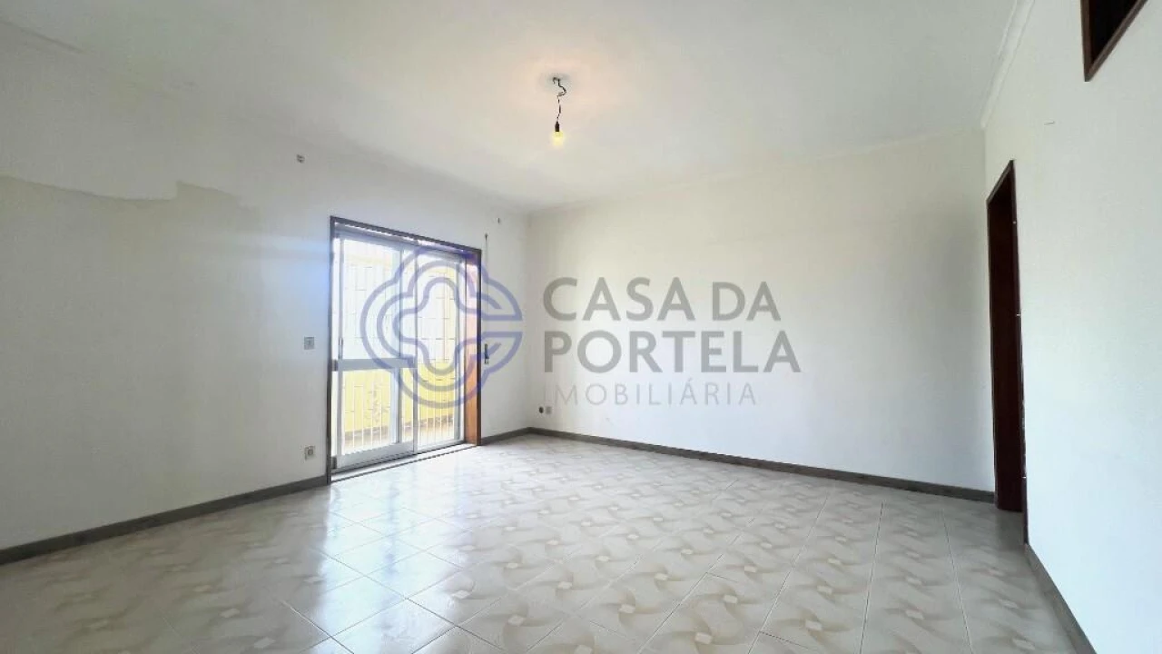 Moradia T2 para Venda em Oliveira do Douro Foto 4