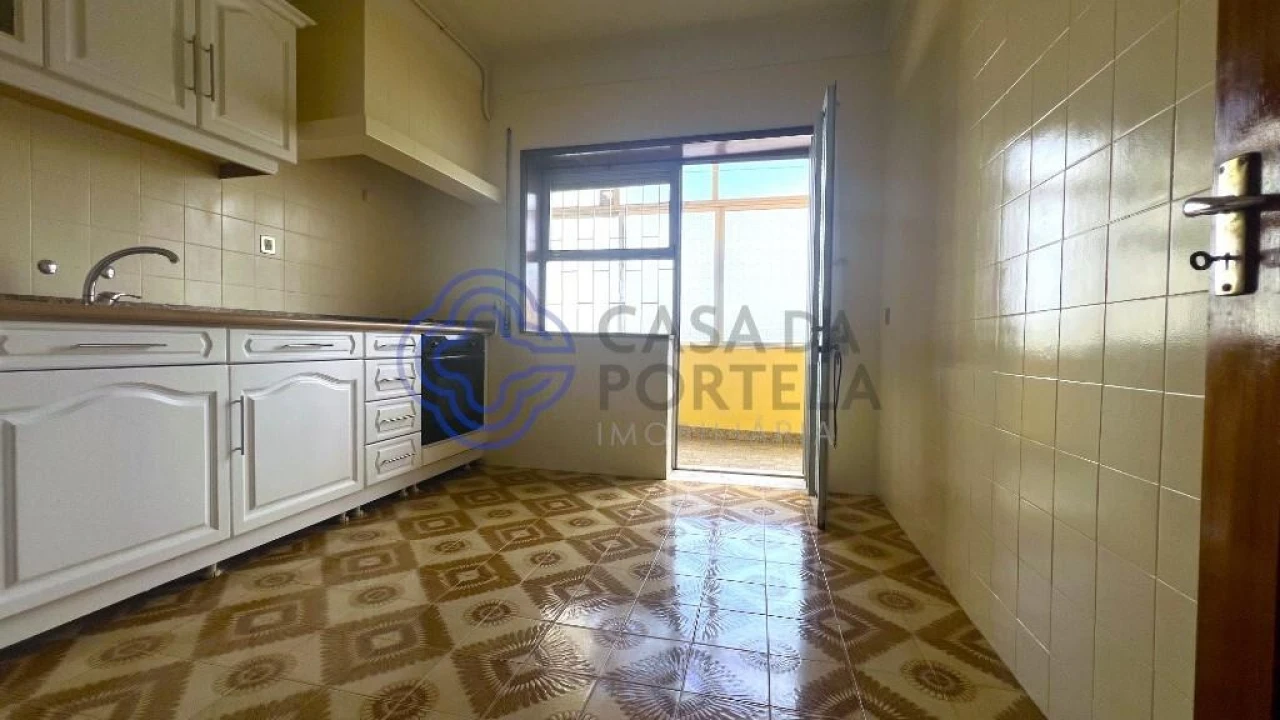 Moradia T2 para Venda em Oliveira do Douro Foto 11