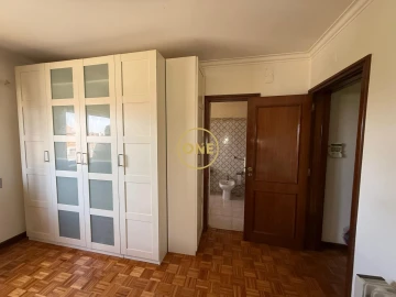 Moradia T4 para Venda em Carcavelos e Parede