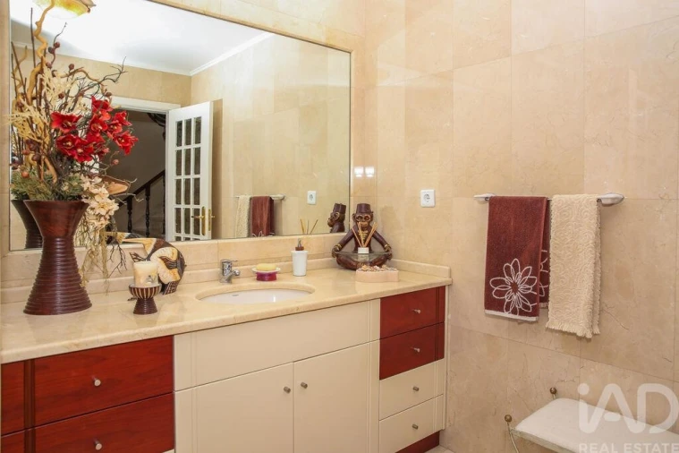 Moradia T5 para Venda em Santa Iria de Azoia, São João da Talha e Bobadela Foto 15