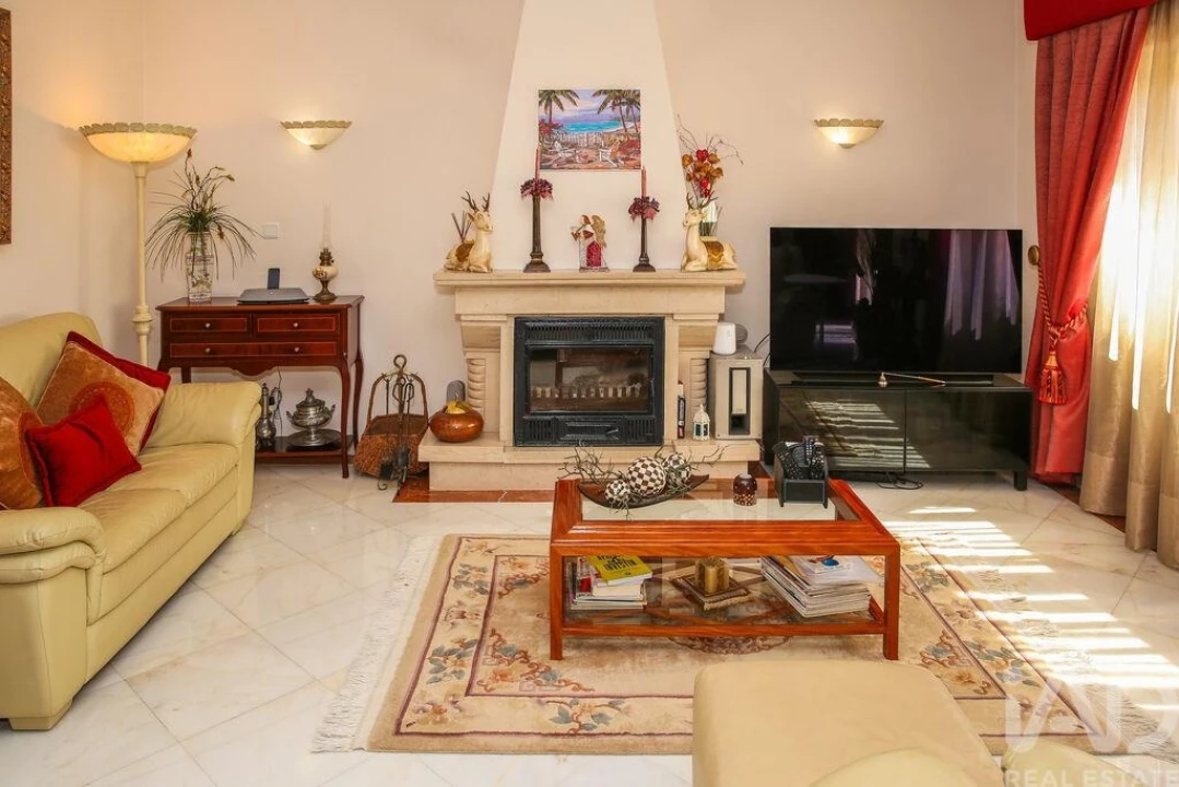 Moradia T5 para Venda em Santa Iria de Azoia, São João da Talha e Bobadela Foto 2