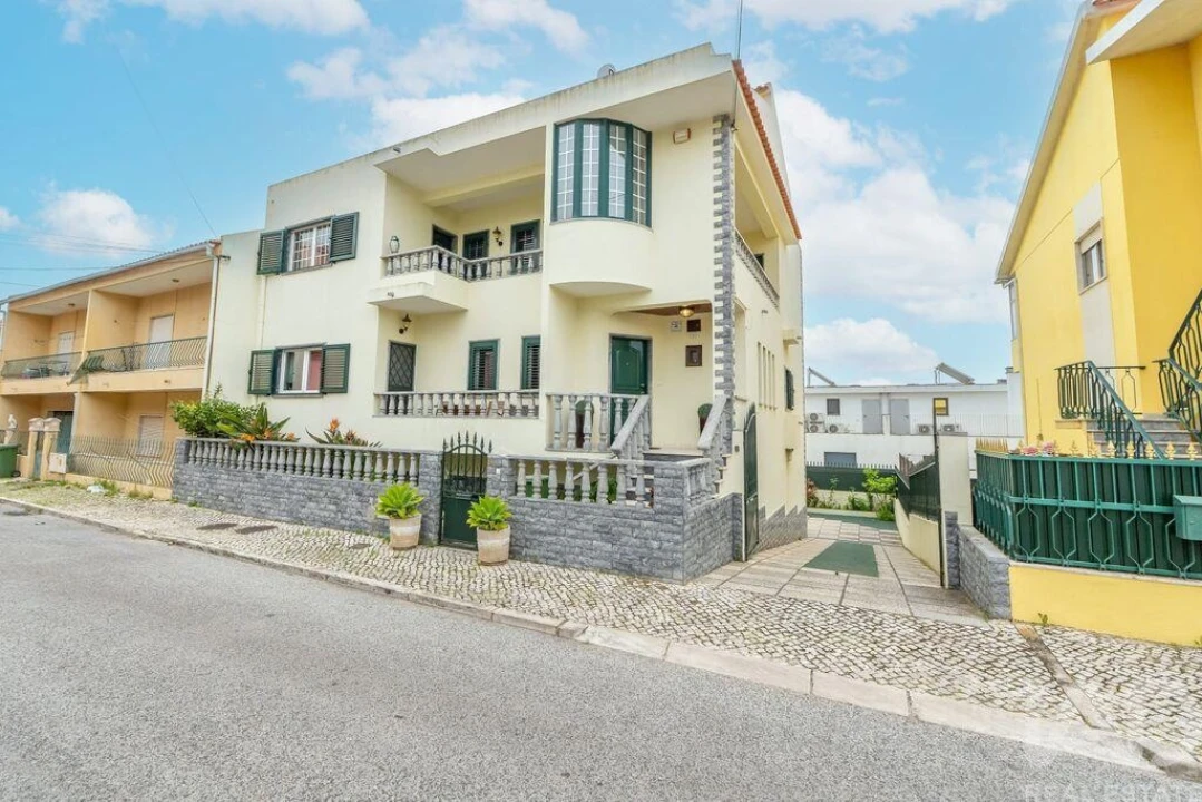 Moradia T5 para Venda em Santa Iria de Azoia, São João da Talha e Bobadela Foto 27