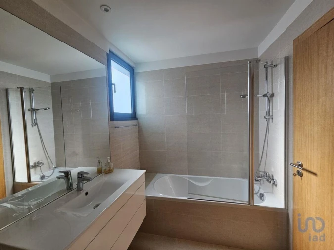 Apartamento T3 para Arrendamento em São Martinho Foto 9