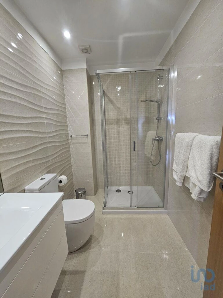 Apartamento T3 para Arrendamento em São Martinho Foto 11