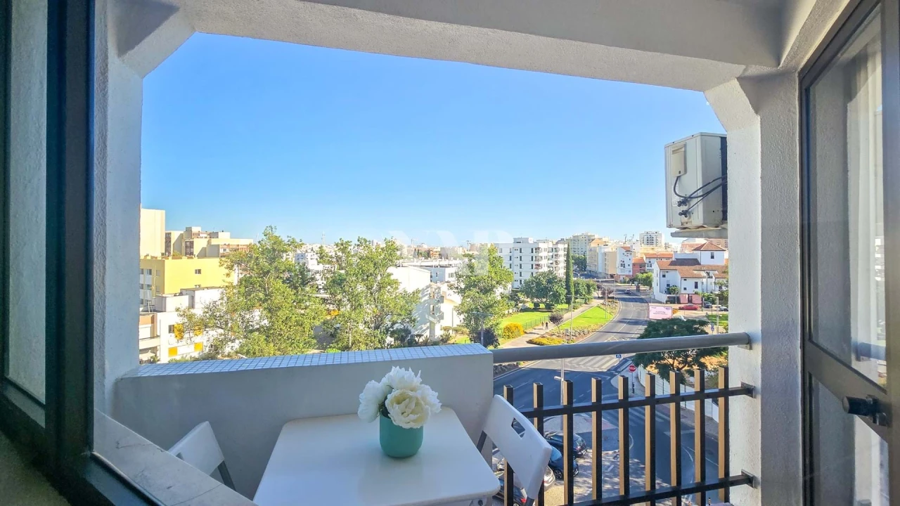 Apartamento T1 para Venda em Quarteira Foto 8