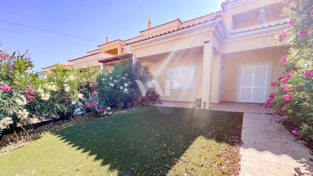 Moradia T4 para Arrendamento em Almancil Foto 6