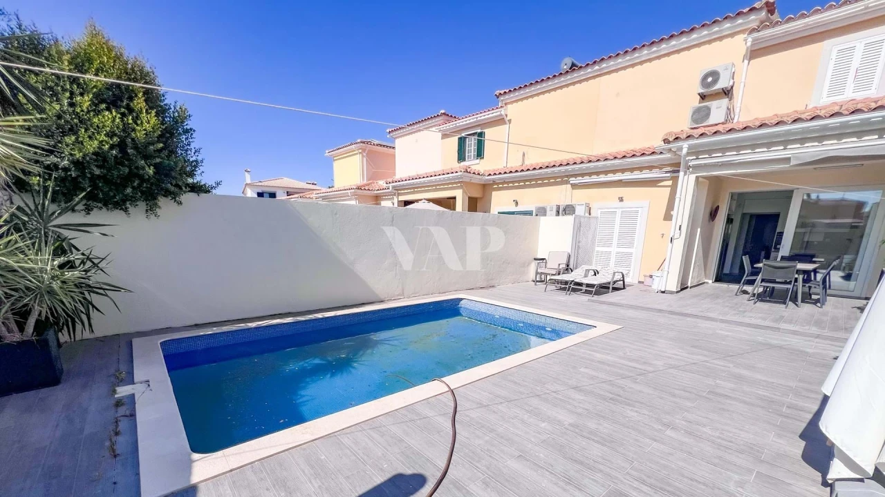 Moradia T4 para Arrendamento em Almancil Foto 1