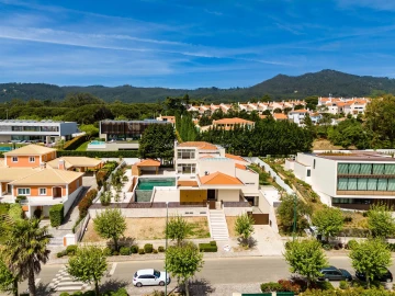 Moradia T5 para Venda em Agualva e Mira-Sintra