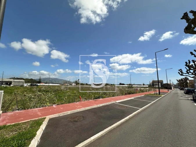 Moradia T3 para Venda em Rosto do Cão (São Roque) Foto 1