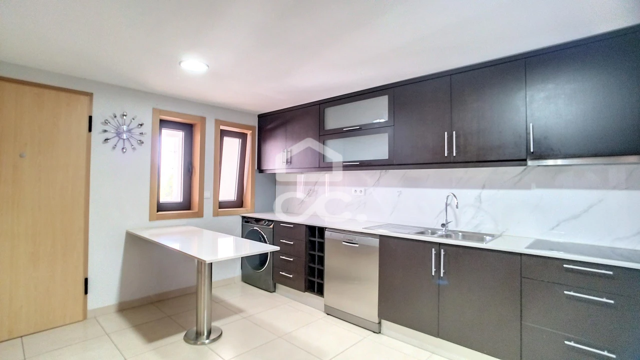 Apartamento T4 para Arrendamento em Santa Maria Maior Foto 1