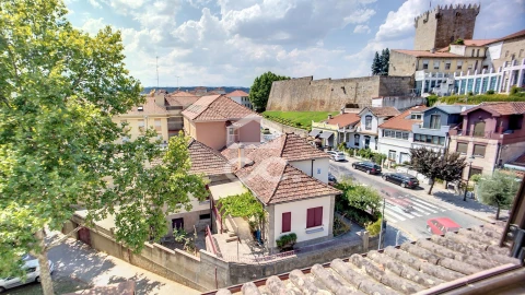 Apartamento T4 para Arrendamento em Santa Maria Maior