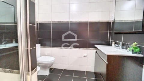 Apartamento T4 para Arrendamento em Santa Maria Maior