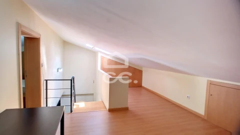 Apartamento T4 para Arrendamento em Santa Maria Maior