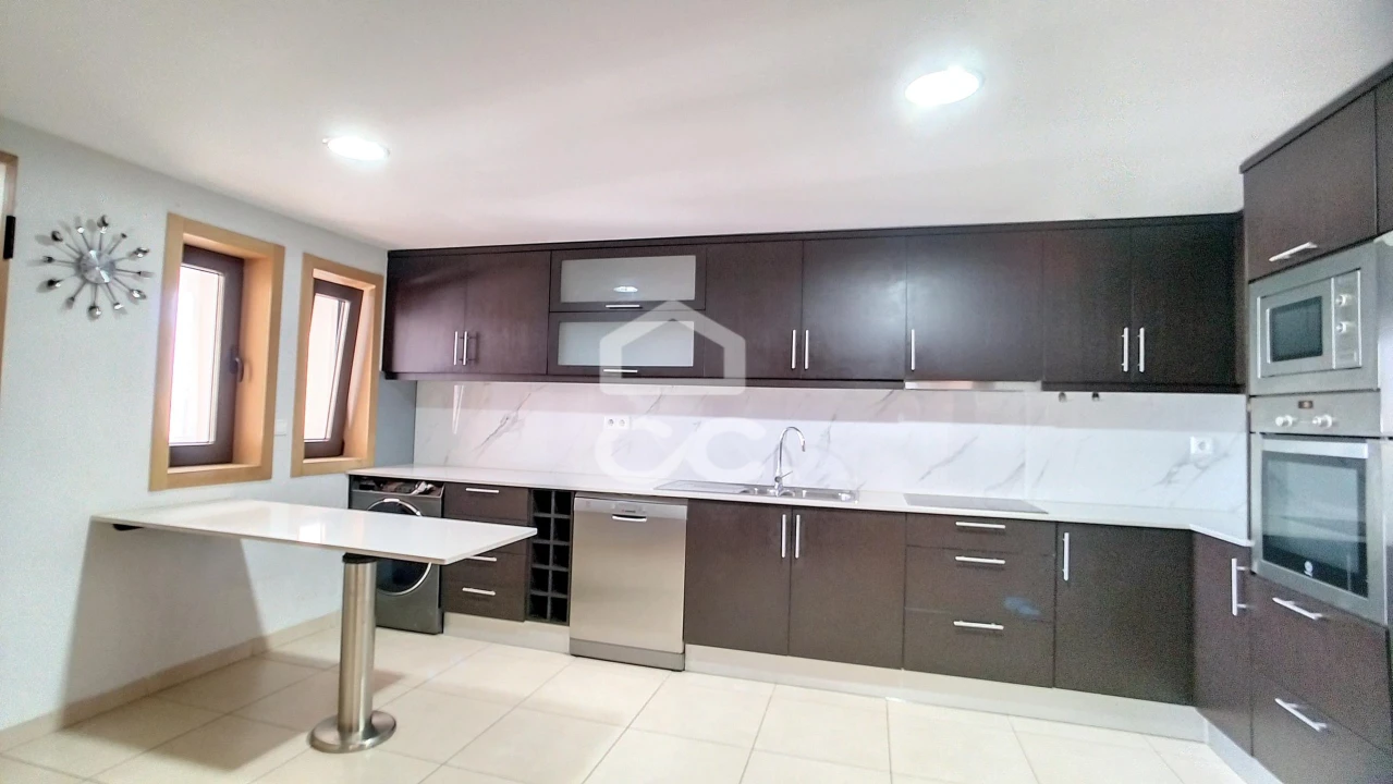 Apartamento T4 para Arrendamento em Santa Maria Maior Foto 4