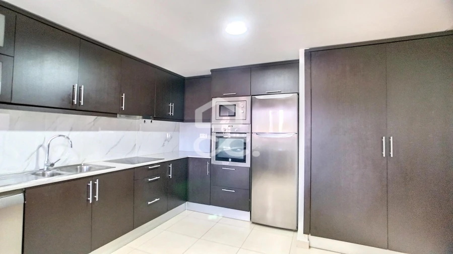 Apartamento T4 para Arrendamento em Santa Maria Maior Foto 2