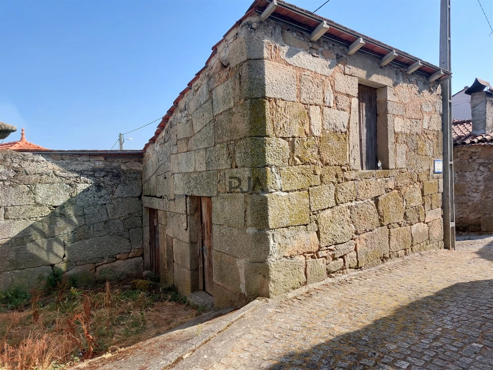 Moradia T0 para Venda em Santiago de Cassurrães e Póvoa de Cervães Foto 1