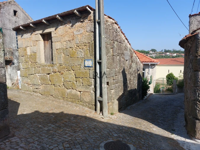 Moradia T0 para Venda em Santiago de Cassurrães e Póvoa de Cervães Foto 2