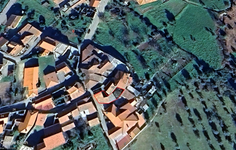 Moradia T0 para Venda em Santiago de Cassurrães e Póvoa de Cervães Foto 8