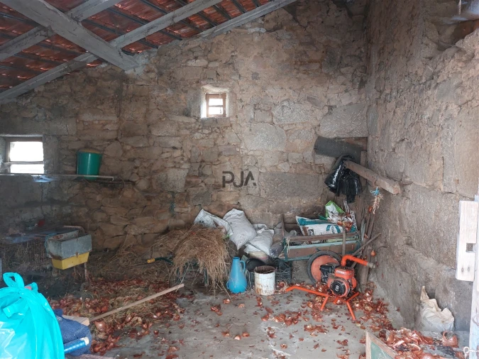 Moradia T0 para Venda em Santiago de Cassurrães e Póvoa de Cervães Foto 6